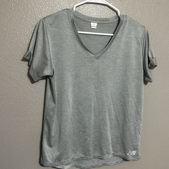New Balance size M/L V-Neck Women’s Athletic Shirt - Picture 9 of 11
